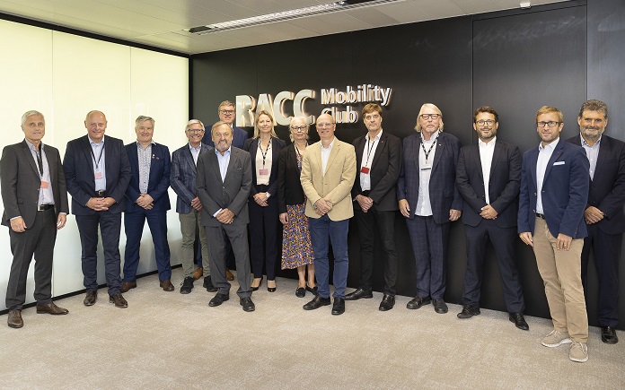 Clubs nòrdics visiten la seu del RACC.